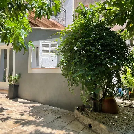 Maison Capucine بيت ضيافة 3*